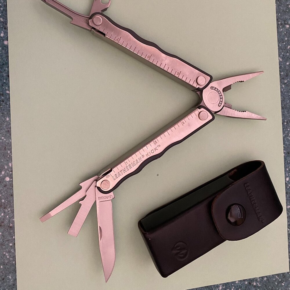 Leatherman KICK utility tool WITH case